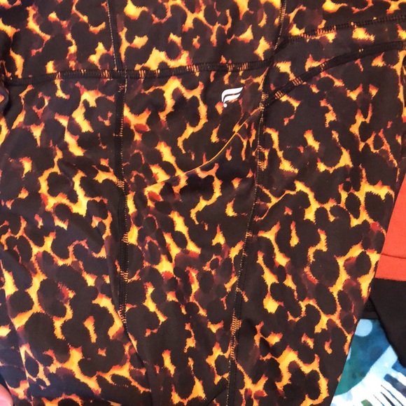 🥳2/$100🥳 Fabletics outfit - Picture 2 of 10